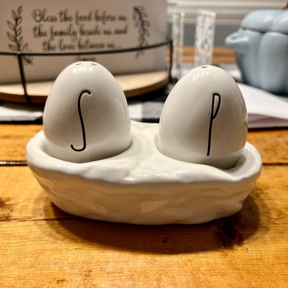 Rae dunn egg salt and pepper shaker set